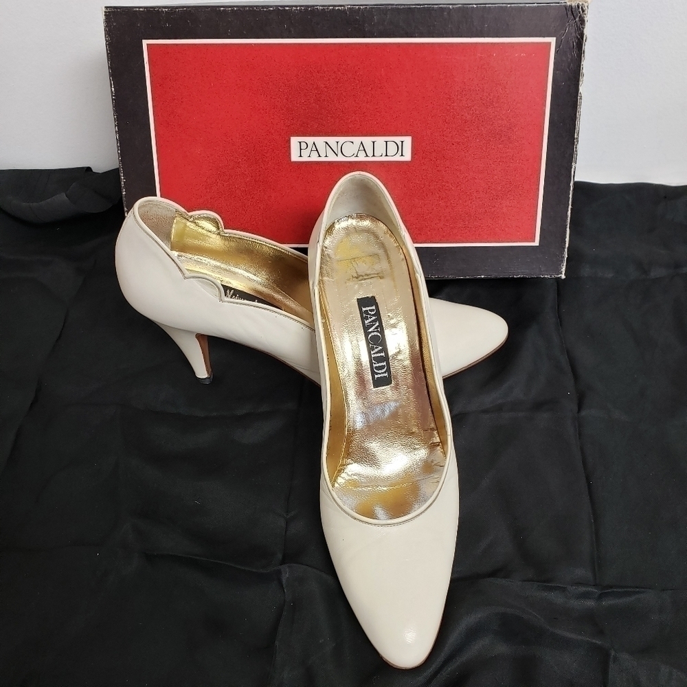 Pancaldi Vartan Winter White Ivory Kid Leather 8AA Narrow Pump Heels EUC in box